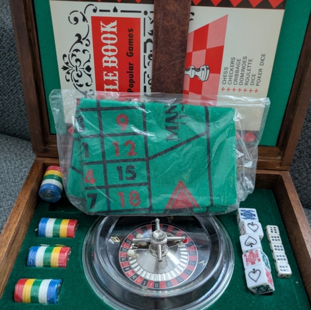 RARE 1960s Nintendo Travel Game/Gambling Set wooden box with knight - Picture 10 of 14